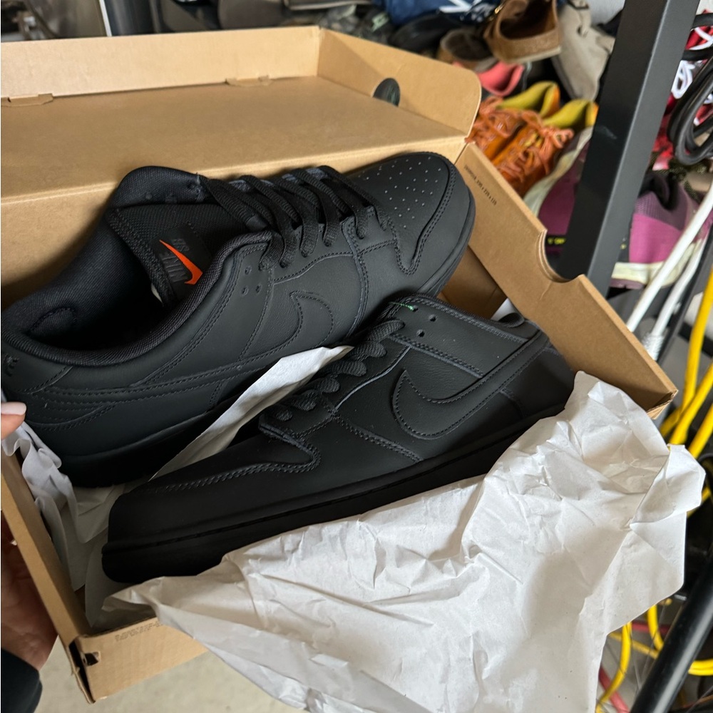 Nike Men's SB Dunk Low Pro Black Sneakers